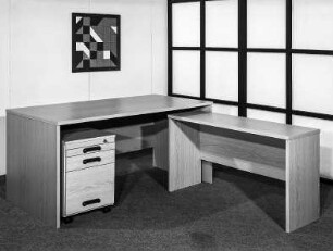 Ausstellungskoje mit Büromöbeln des VEB Märkische Möbelwerke Trebbin