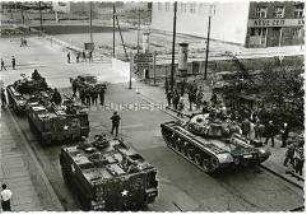Amerikanische Panzer am Checkpoint Charlie