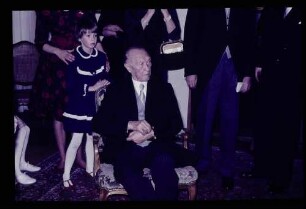 Kanzler mit Enkeln 5.1.63.