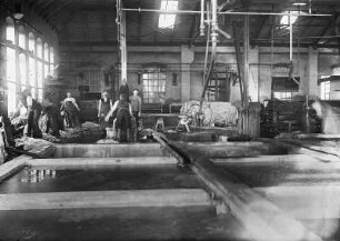 Freiberg-Zug, An der Zugspitze 42. Lederfabrik Zug. Werkteil Zugspitze. Gerberei. Innenansicht mit Gerbgruben