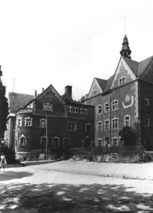 Thürmsdorf. Schloss (FDGB-Heim). Hofansicht