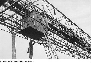 Aufnahmen vom Bau einer Brücke : Teil der Brückenkonstruktion