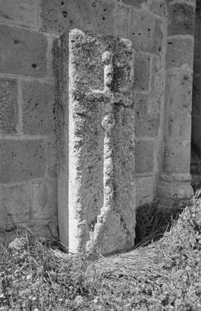 Grabstein mit Kreuz