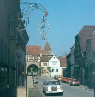 Prichsenstadt. Hauptstraße. Blick zum Westtor