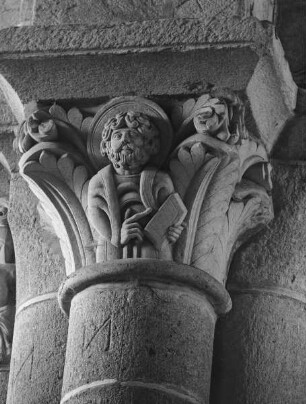 Kapitell mit Halbfigur eines Heiligen