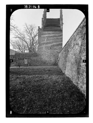 Neubrandenburg. Stargarder Tor (M. 14. Jh.). Seitenansicht