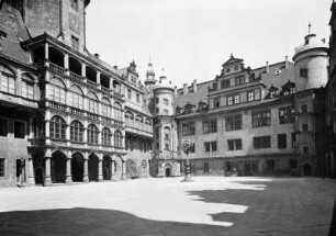 Residenzschloß Dresden, Großer Schloßhof : Dresden-Altstadt- Residenzschloss, Großer Schloßhof. Nord- und Ostseite von Südwesten