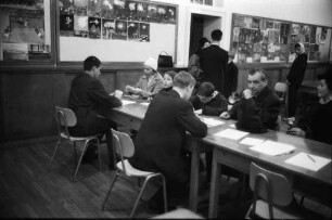 Schulanmeldung in den Karlsruher Gymnasien.