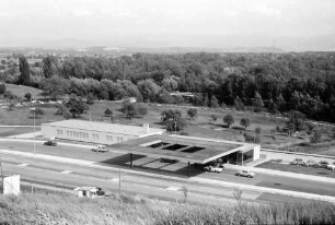 Breisach: Aussichtspunkt am Berg, auf Zollamt und B 31