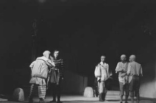 Szenenbilder aus dem Stück "Crispin und der tugendhafte Glücksritter" von Jacinto Benavente im Theater am Schiffbauerdamm Berlin