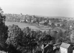 Seifersdorf, Ortsansicht : Seifersdorf. Blick auf den Ort