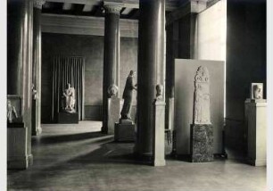Aufstellung der Antikensammlung im Alten Museum, Saal 4, Griechische Kunst des 5. Jahrhunderts