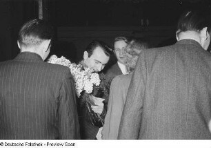Preisverleihung beim Bezirksausscheid für Volkskunstgruppen 1954