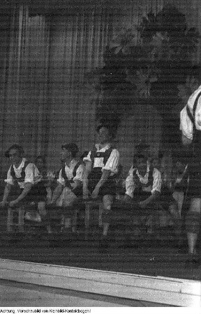 Dresden, Staatliches Volkskunstensemble der DDR. Darbietungen von Tänzern, Chor und Kapelle, April 1956