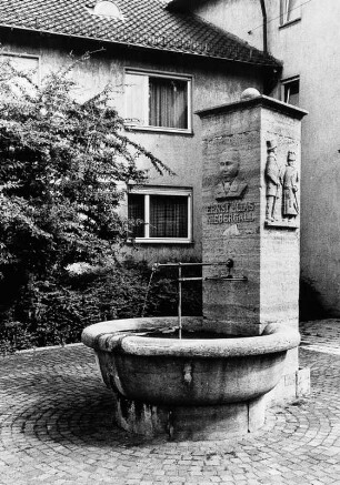 Niebergall-Brunnen; Darmstadt, Große Bachgasse
