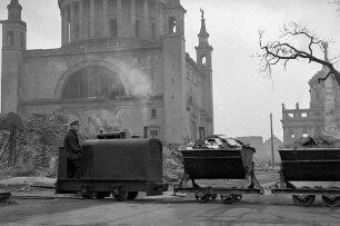 Enttrümmerung Triebwagen Lore