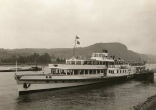 Remagen, Rheinisches Schiefergebirge. Rheindampfer "Goethe" vor Erpeler Ley