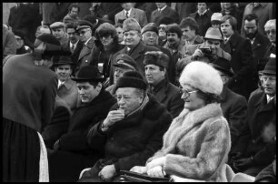 Ehrengäste mit Bundespräsident Bruno Kreisky [österreichischer Bundeskanzler Kreisky bei der Eröffnung des Arlberg-Straßentunnels]