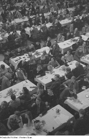 Blick in die Kongresshalle mit den Teilnehmern des Deutschen Kulturgesprächs