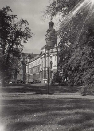 Leipzig, Neues Rathaus : Leipzig. Neues Rathaus und Deutsche Bank. H. Licht. A. Roßbach. Ansicht von den Ringanlagen