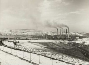 Braunkohleabbau, Tagebau Hirschfelde (Kopalnia Turoszów), westlicher Teil gegen Kraftwerk. Blick von Niederbusch von Osten