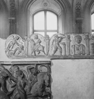Sarkophagdeckel mit Darstellung des Verstorbenen und Eroten