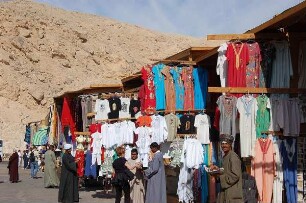 Luxor - Touristenbasar : Touristenbasar am Eingang zum Tal der Könige Luxor, Theben-West, aufgenommen 2006