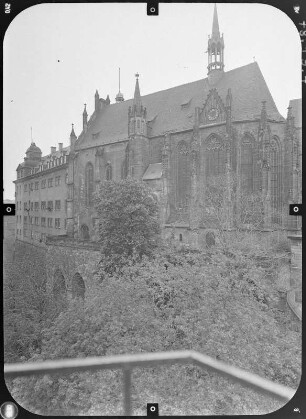 Altenburg. Stifts- und Schloßkirche St. Georg (1439-1441, Erweiterung 1463-1465). Ansicht von Südost mit Schloß
