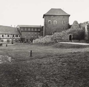 Kemenate : Wasserburg (Museum). Ehem. Justiz- und Rentamt (Restaurant "Burgschänke"), Prinzessinnenbau, Kemenate, Stumpf des Bergfrits und Küchenbau