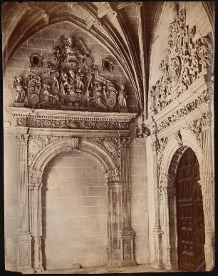 Convento de San Esteban, Salamanca: Ansicht vom Kreuzgang, Portale