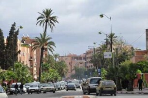 Straßenverkehr in Marrakesch : Straßenverkehr in der Neustadt von Marrakesch, aufgenommen am 03.11.2008