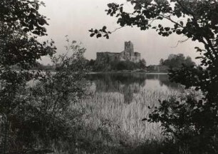 Trakai. Ruine der Inselburg (14. /15. Jh.), von Südwest über den Galve-See gesehen