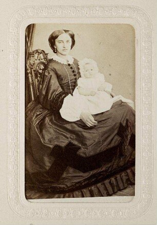 Frau Fritz Braun, Saarbrücken mit Tochter