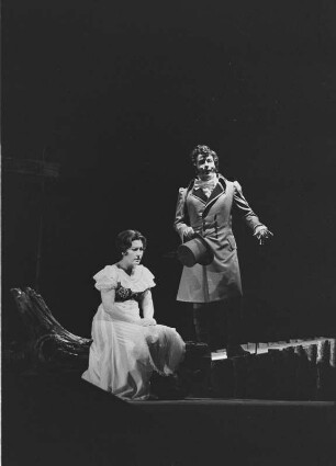 Szenenbilder aus "Eugen Onegin", Oper von Peter Tschaikowski. Deutsche Staatsoper Berlin, Generalprobe (?) 26.02.1975 (Premiere 27.02.1975)