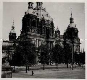 Berlin, Blick vom Alten Museum zum Berliner Dom