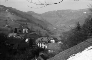 Neuenweg: Blick vom Südhang auf Neuenweg