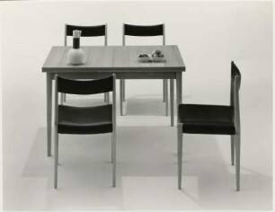 Stuhl "Mod. 434 / 04" und Tisch "Mod. 606 / 32" von O. F. Pollak