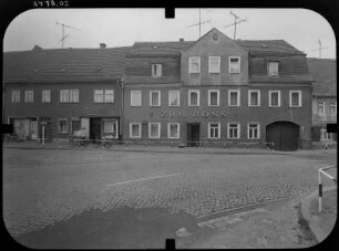 Delitzsch, Roßplatz 3. Wohnhaus mit Gaststätte "Zum Roß" ("Weißes Roß"). Straßenfront
