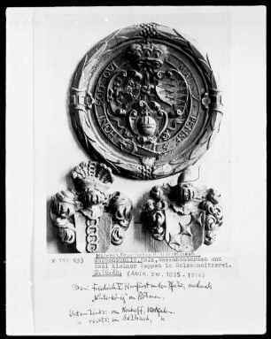 Wappenschild mit Hosenbandorden des Friedrich V. Kurfürst von der Pfalz, zwei kleine Wappen