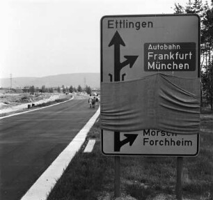 Bau des Autobahnzubringers Süd zwischen Entenfang und Autobahneinfahrt Ettlingen.