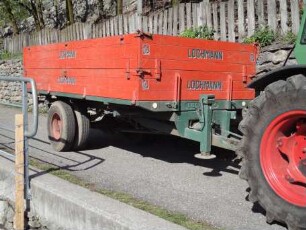 Triebachsanhänger im Obstbau und Weinbau