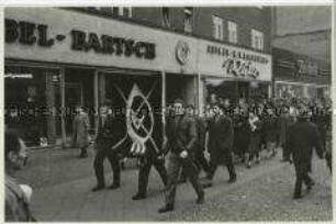 Machnwache und Demonstration gegen Atomare Aufrüstung bei der AEG-Turbinenhalle in Westberlin