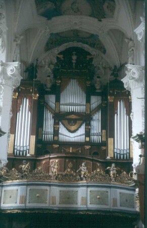 Neuzelle, Kloster Neuzelle. Katholische Stiftskirche St. Marien (Weihe 1741). Orgelempore mit Orgel von W. Sauer (1906, op. 981)