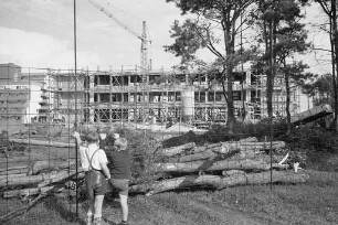 Baufertigstellung des ersten Bauabschnitts des neuen Gymnasiums West in der Nordweststadt (Humboldt-Gymnasium).
