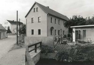 Radeburg-Bärwalde, Dorfstraße 8b. Ehemaliges Wohnstallhaus (1851/1900)