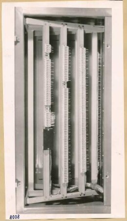 Fernsteuerung poln.Staatsbahn, Schrank geöffnet, Abb. 7; Foto 1953
