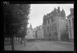 [Condè (=Condé-sur-l'Escaut, Dep. Nord, Frankreich)]: [Stadttor]