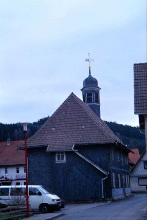 Rückseite Kirche mit überbautem Aufgang
