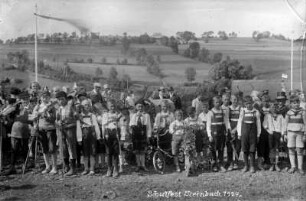 Schulfest in Steinbach unterhalb des Sportplatzes