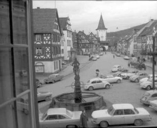 Gengenbach: Ausblick aus der Stadtbücherei auf Straße und Tor